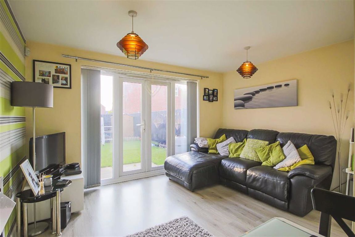 3 Bedroom Semi-detached House For Sale - Main Image