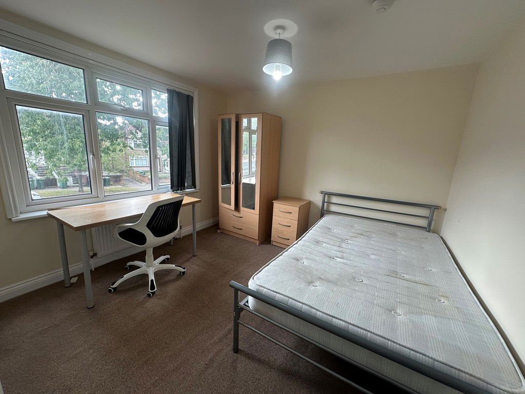 Image of Queen Isabels Avenue