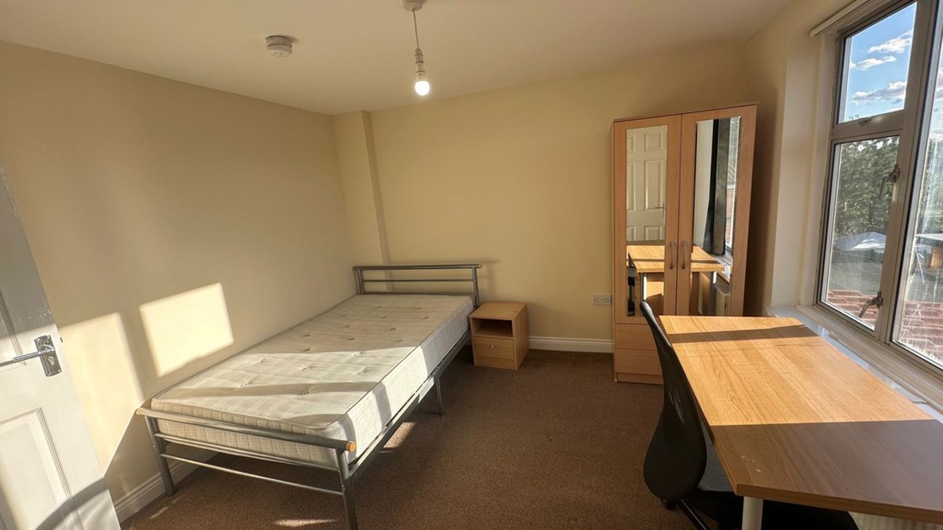 Image of Queen Isabels Avenue