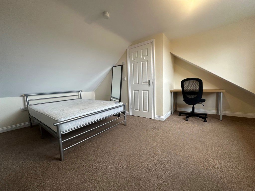 Image of Queen Isabels Avenue