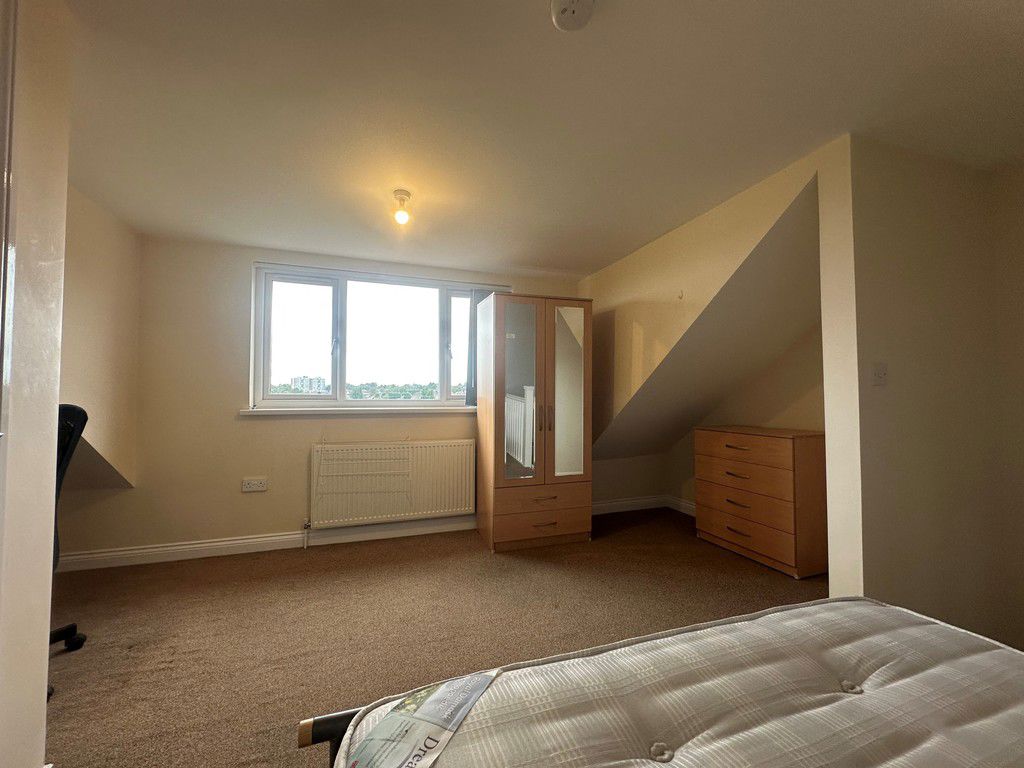 Image of Queen Isabels Avenue