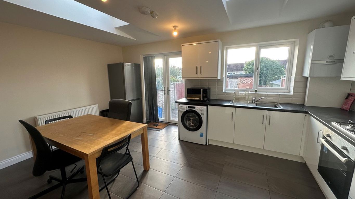 Image of Queen Isabels Avenue