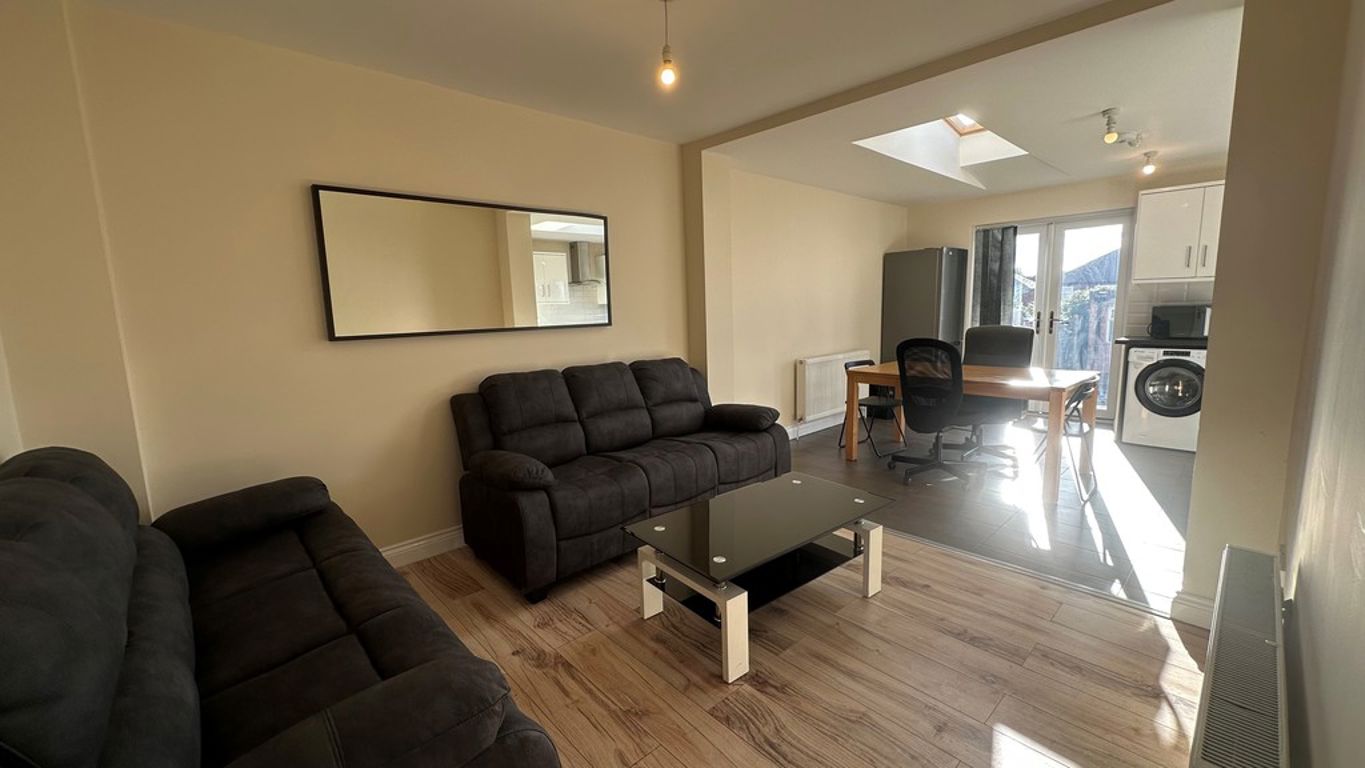 Image of Queen Isabels Avenue