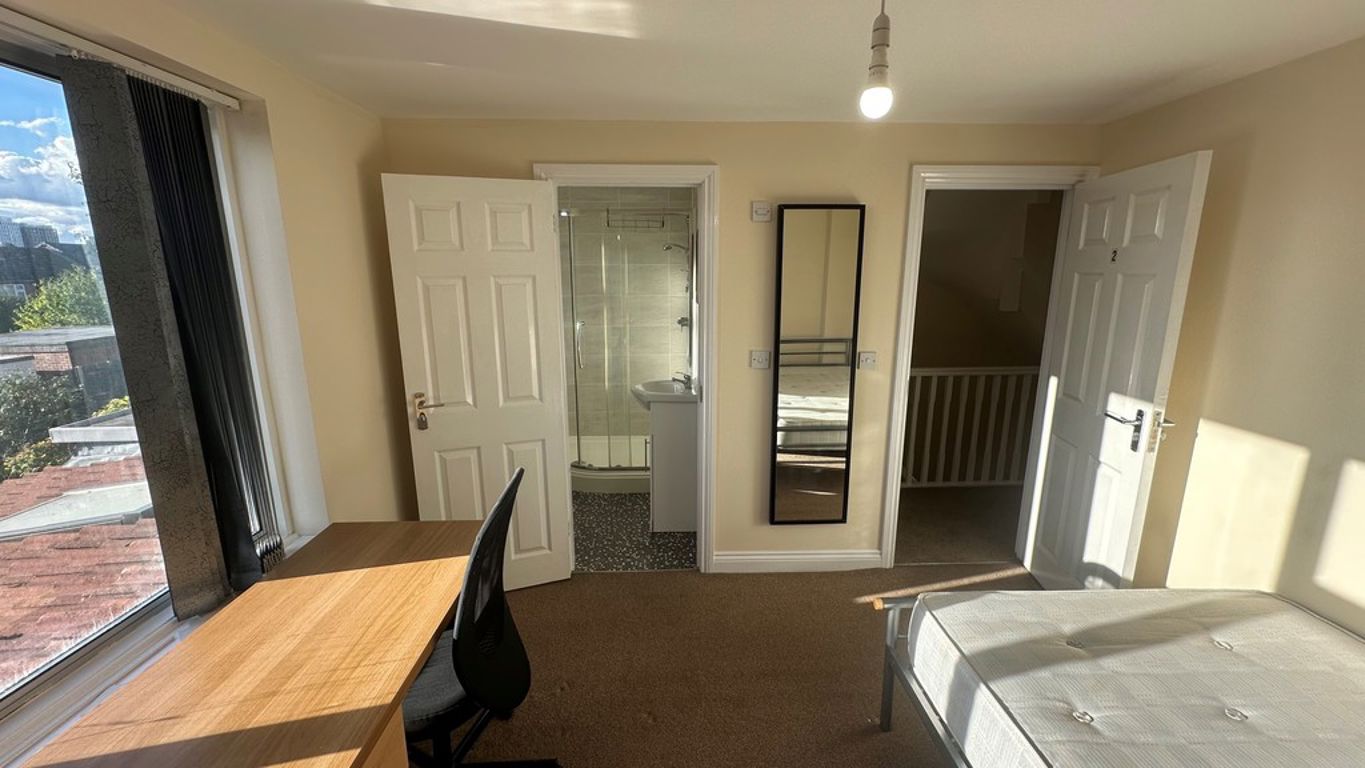 Image of Queen Isabels Avenue