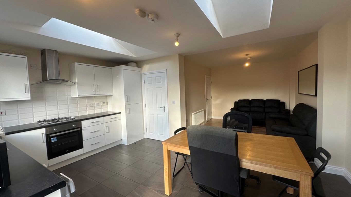 Image of Queen Isabels Avenue