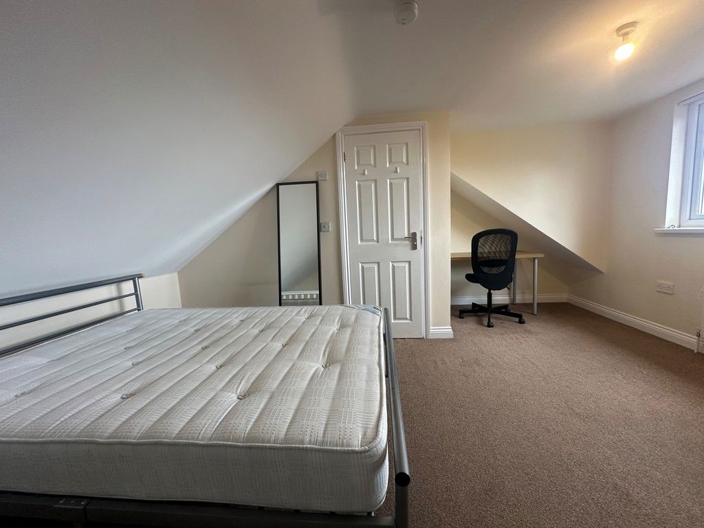 Image of Queen Isabels Avenue