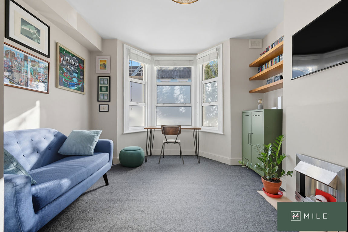 1 bed property in Earlsmead Road, London