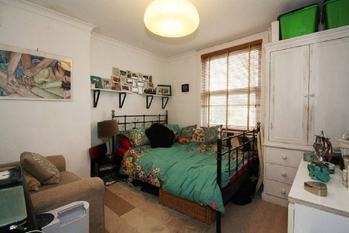 2 bed property in Leighton Gardens, London