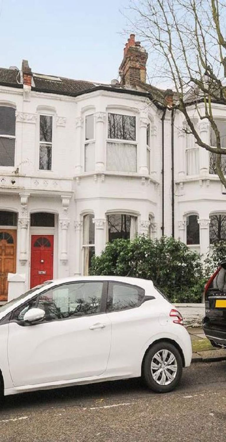 2 bed property in Purves Road, London