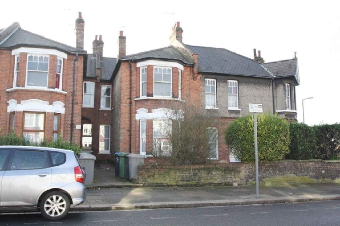 3 bed property in Holland Road, London