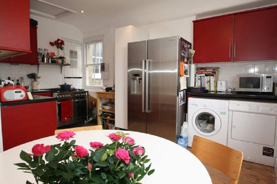 3 bed property in Holland Road, London