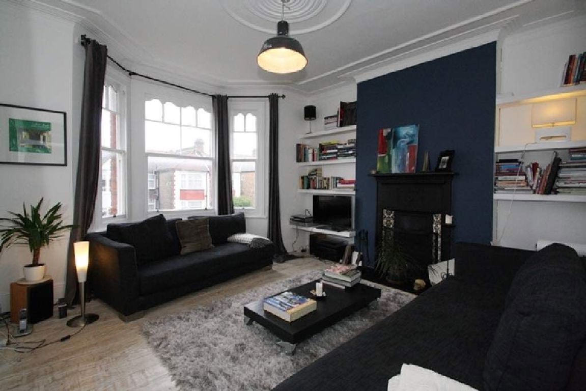 3 bed property in Holland Road, London