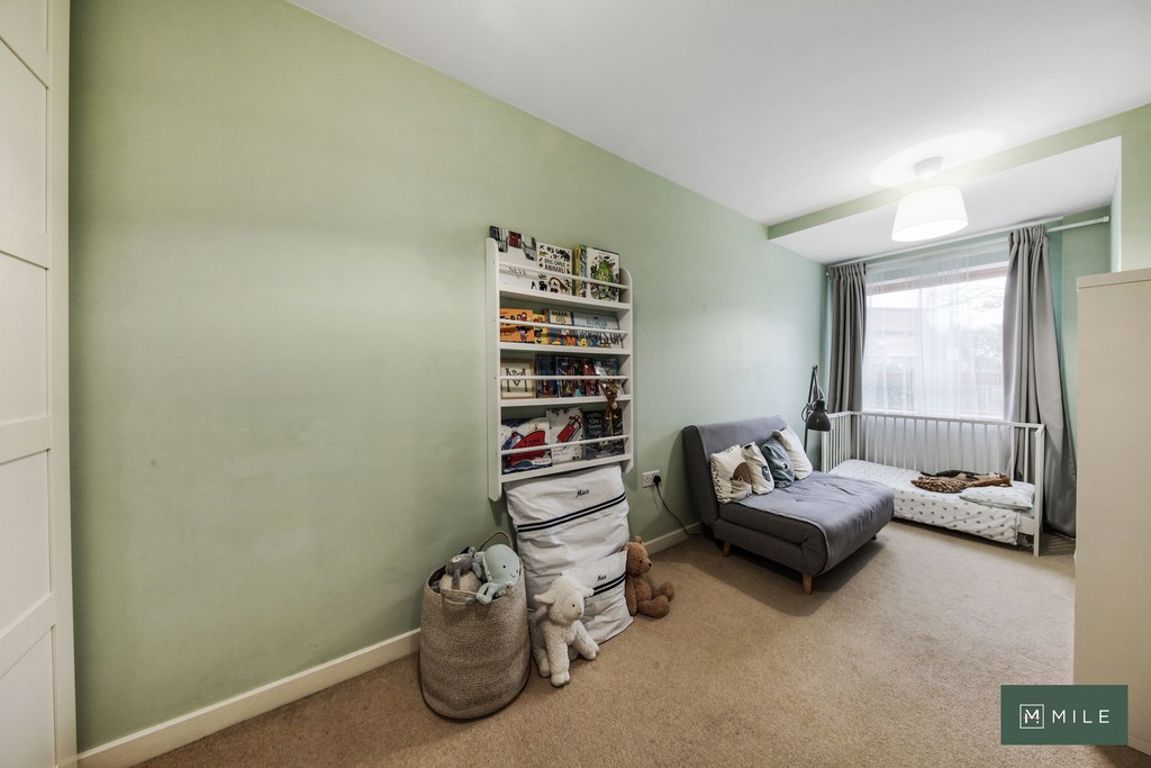 2 bed property in Plough Close, London