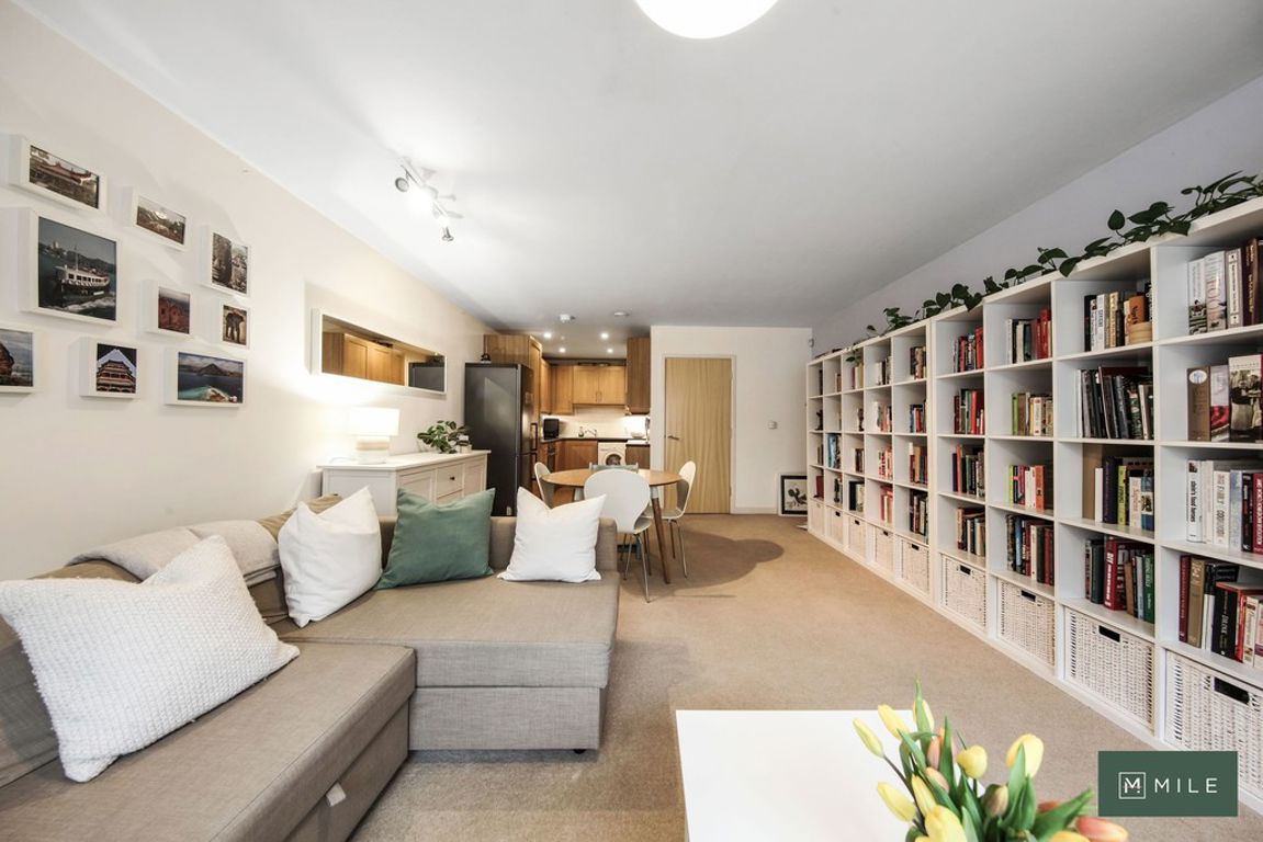 2 bed property in Plough Close, London