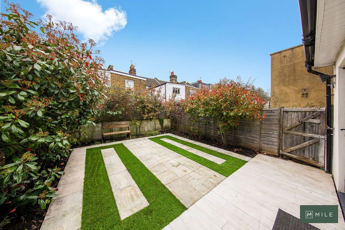 4 bed property in St Margarets Road, London