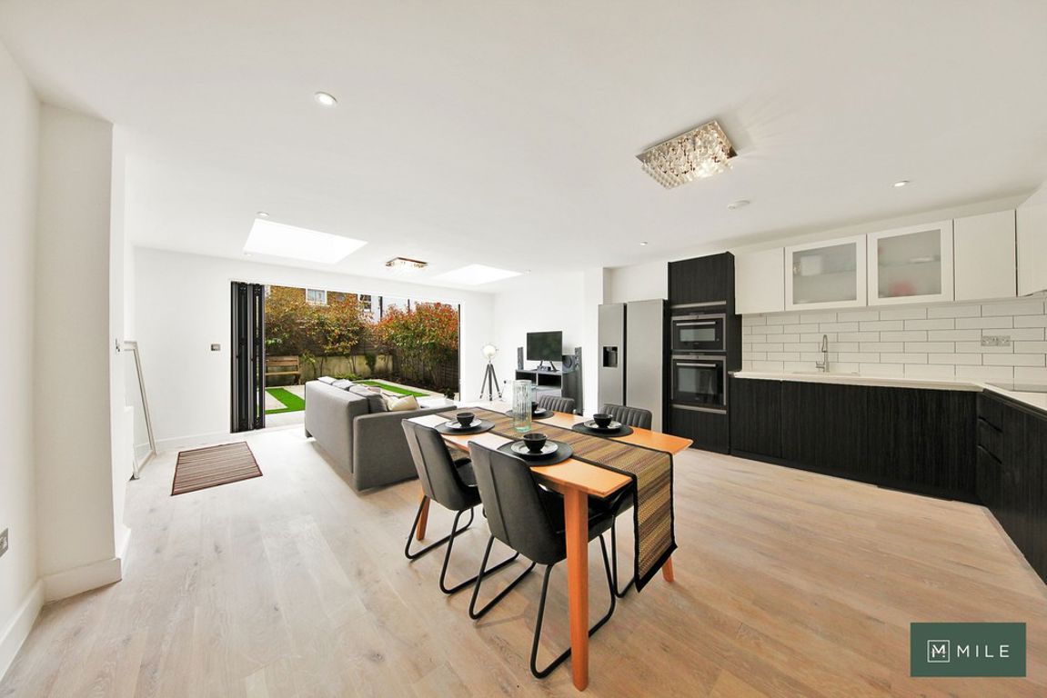 4 bed property in St Margarets Road, London