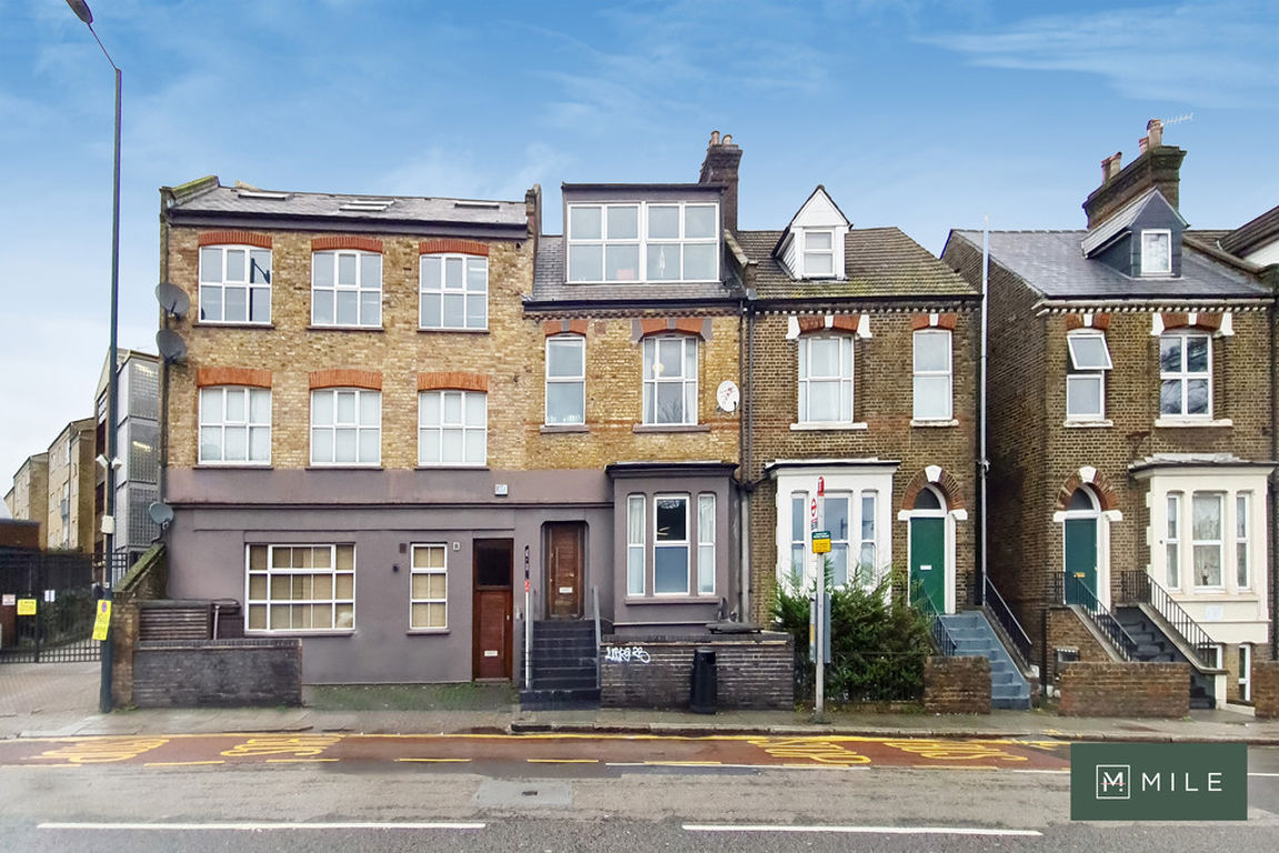 2 bed property in Acton Lane, London