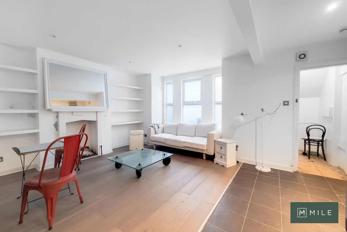 2 bed property in Acton Lane, London