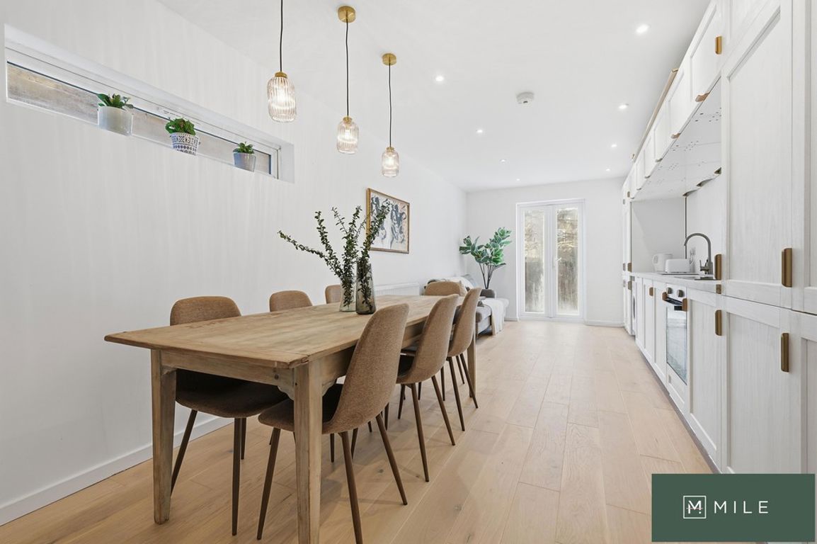 3 bed property in Roundwood Road, London