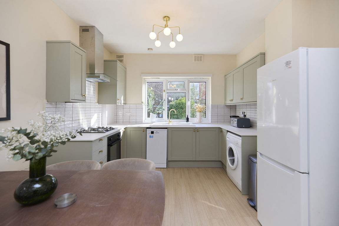1 bed property in Tubbs Road, London