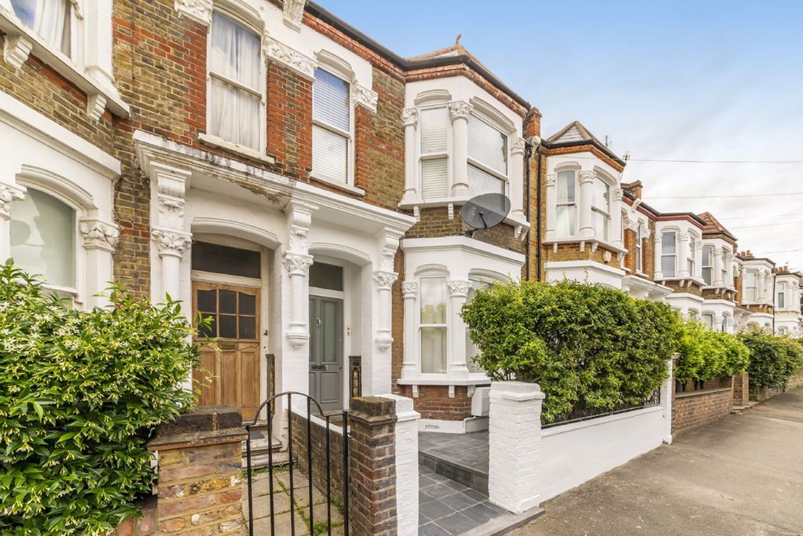 2 bed property in Linden Avenue, London