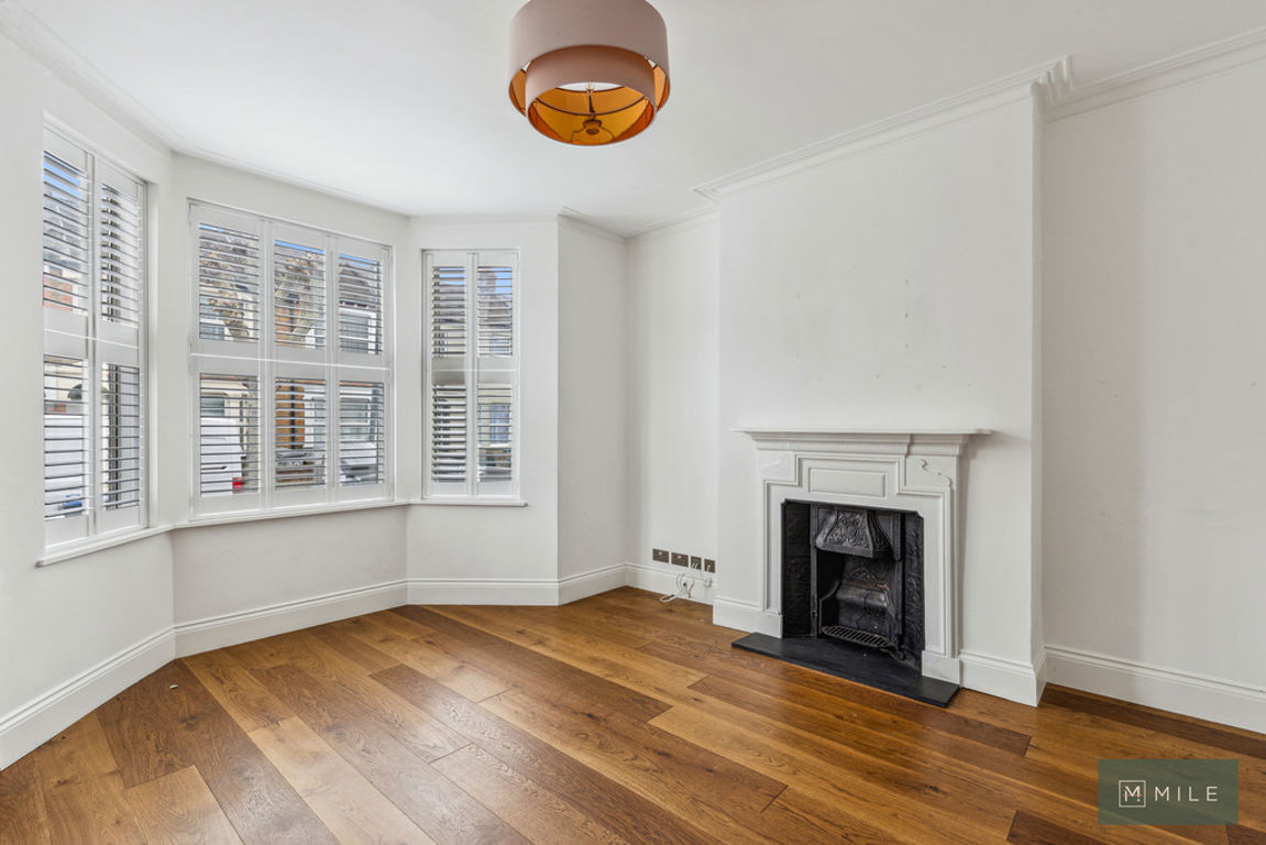 3 bed property in Roundwood Road, London