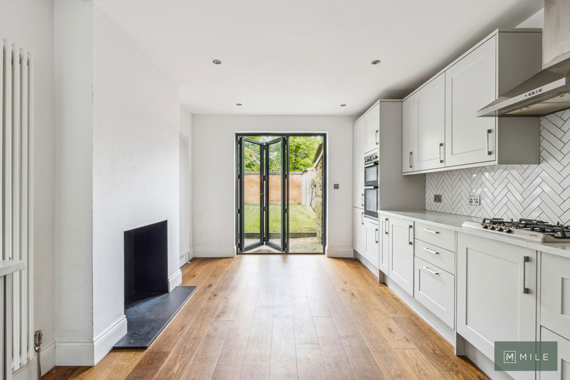 3 bed property in Roundwood Road, London
