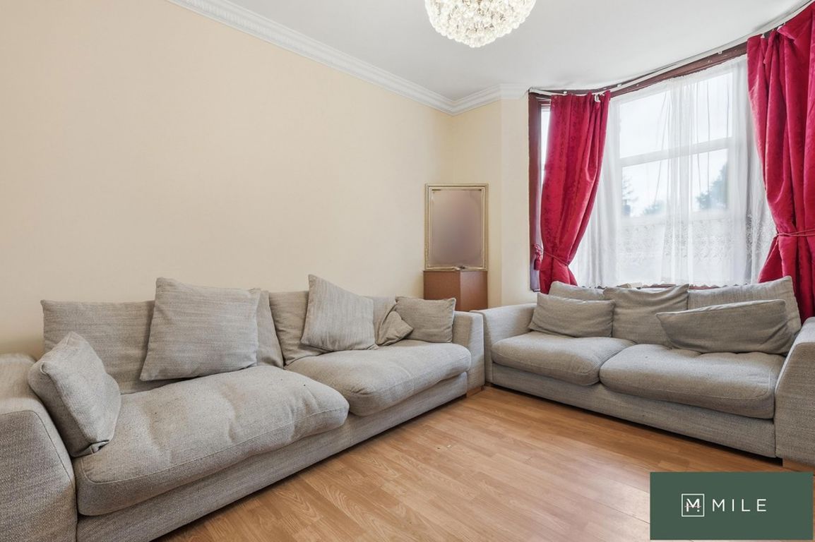 3 bed property in Rigeley Road, London