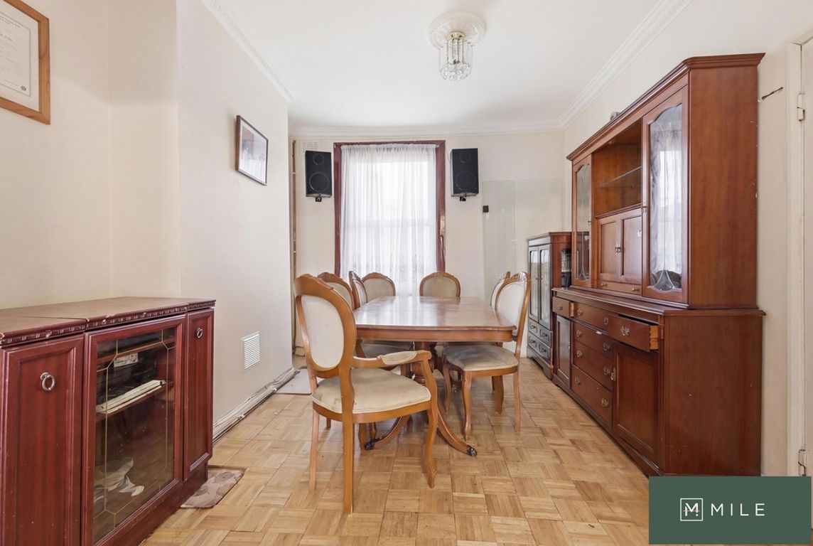 3 bed property in Rigeley Road, London
