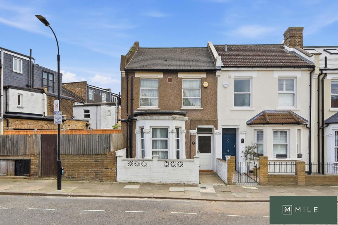 3 bed property in Rigeley Road, London