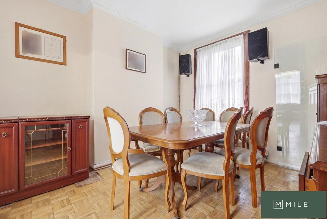 3 bed property in Rigeley Road, London