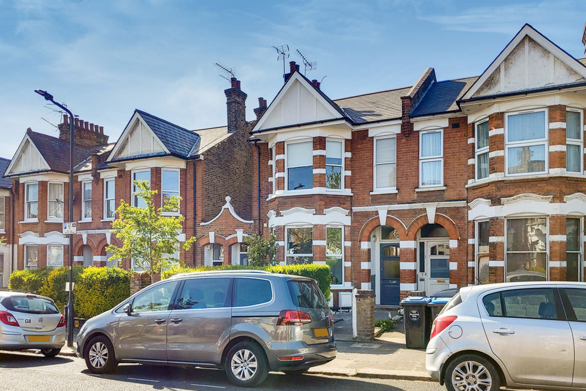 2 bed property in Ridley Road, London