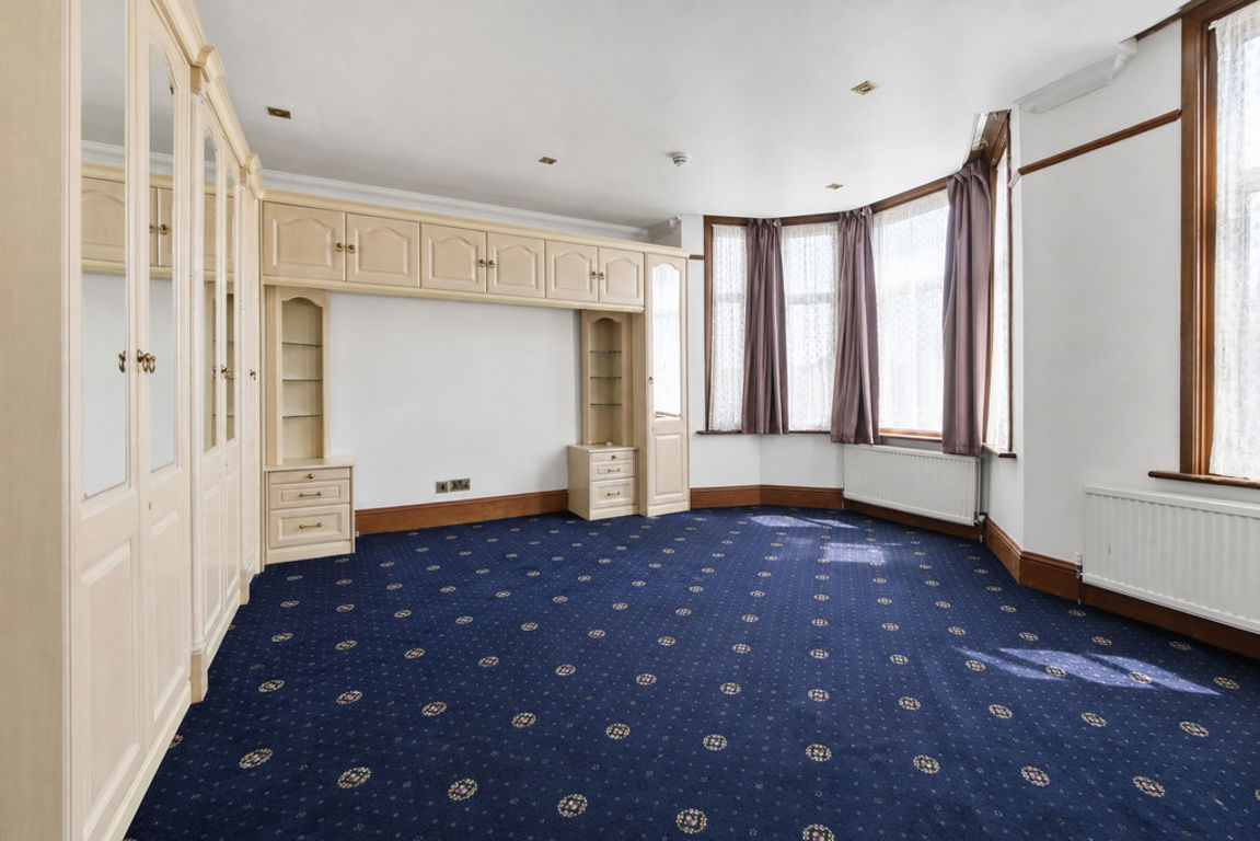 4 bed property in Doyle Gardens, London