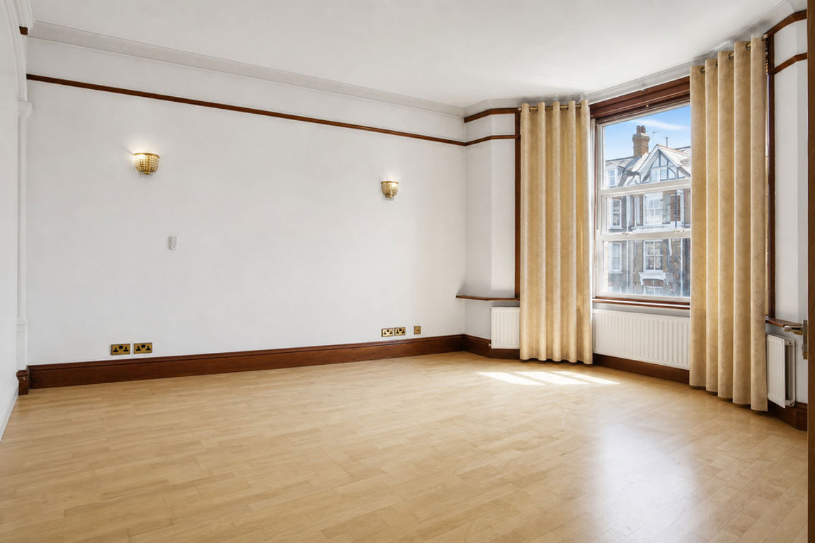 4 bed property in Doyle Gardens, London