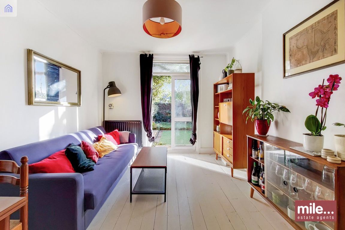 2 bed property in Clifford Gardens, London