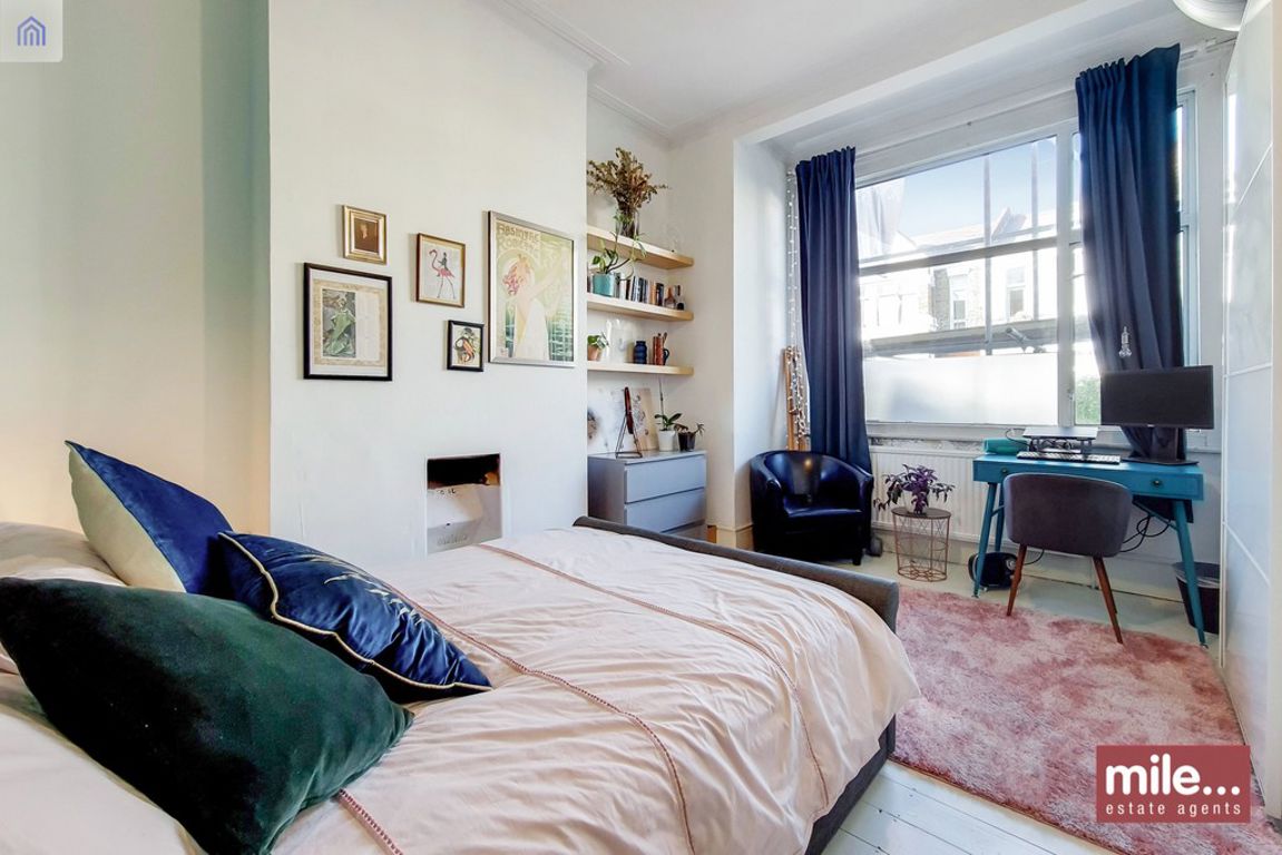 2 bed property in Clifford Gardens, London