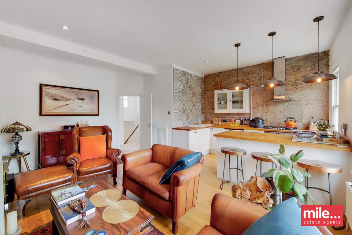 2 bed property in Denholme Road, London