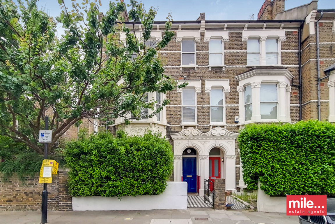 2 bed property in Denholme Road, London