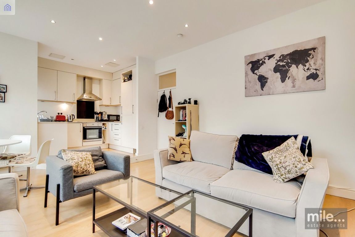 2 bed property in Brondesbury Villas, London