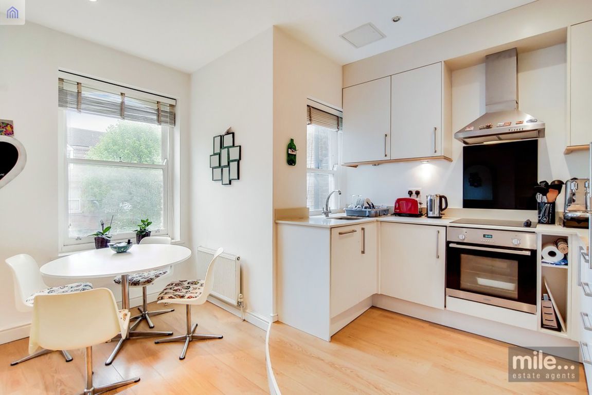 2 bed property in Brondesbury Villas, London