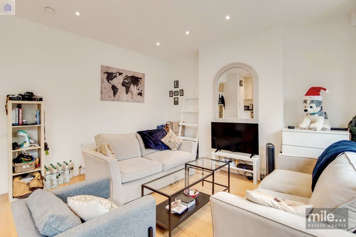 2 bed property in Brondesbury Villas, London