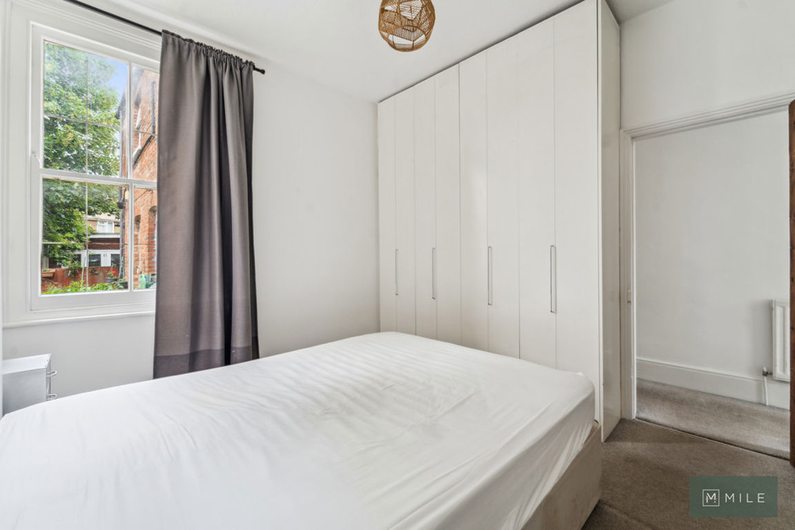 2 bed property in Drayton Road, London