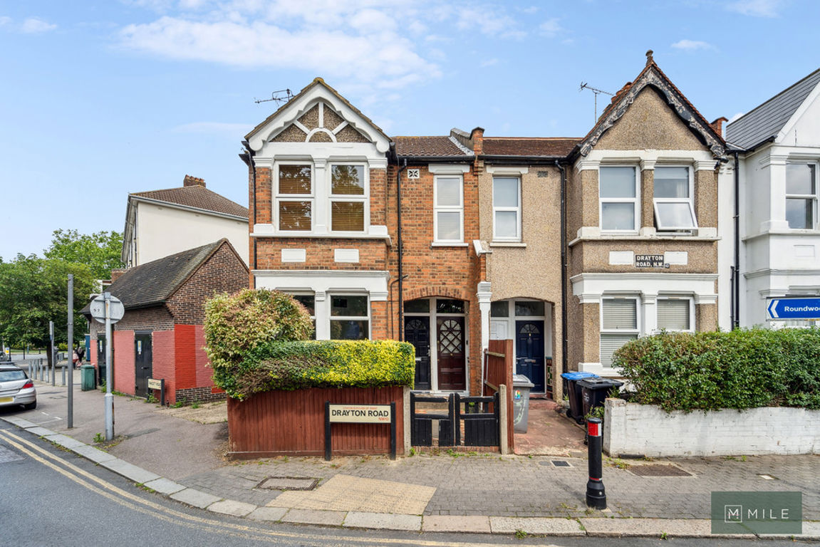 2 bed property in Drayton Road, London