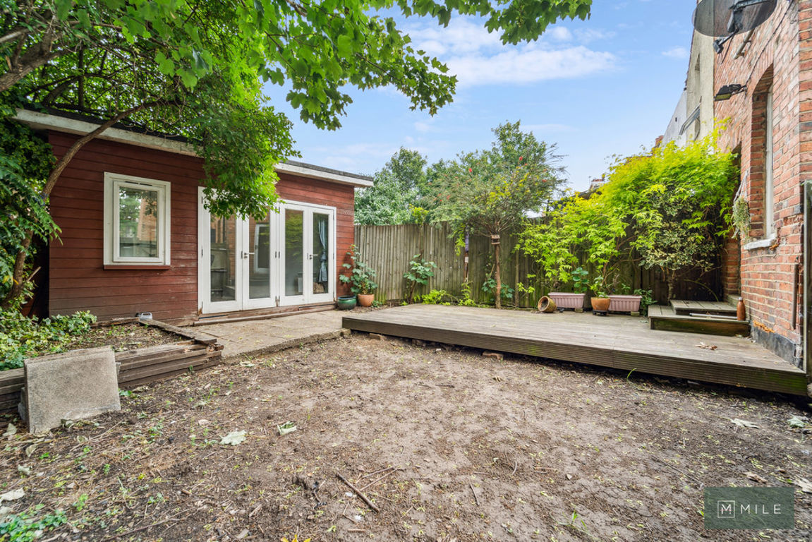 2 bed property in Drayton Road, London