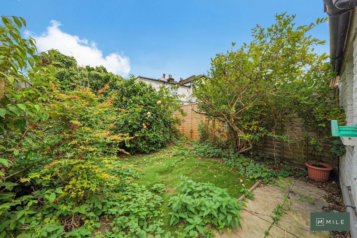 2 bed property in Waldo Road, London