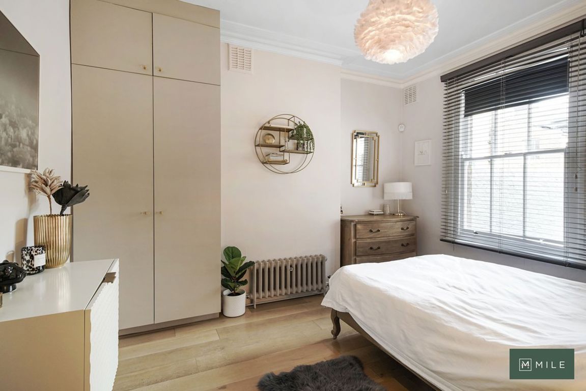 1 bed property in Fifth Avenue, London