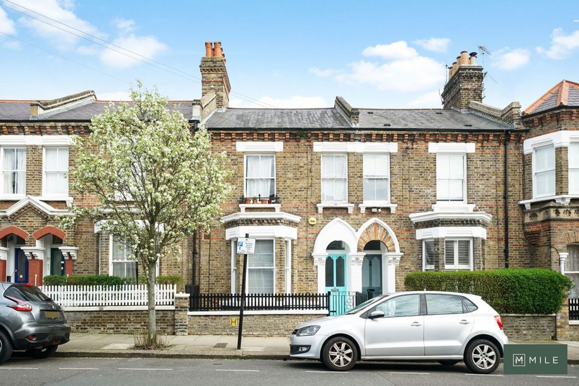 1 bed property in Fifth Avenue, London