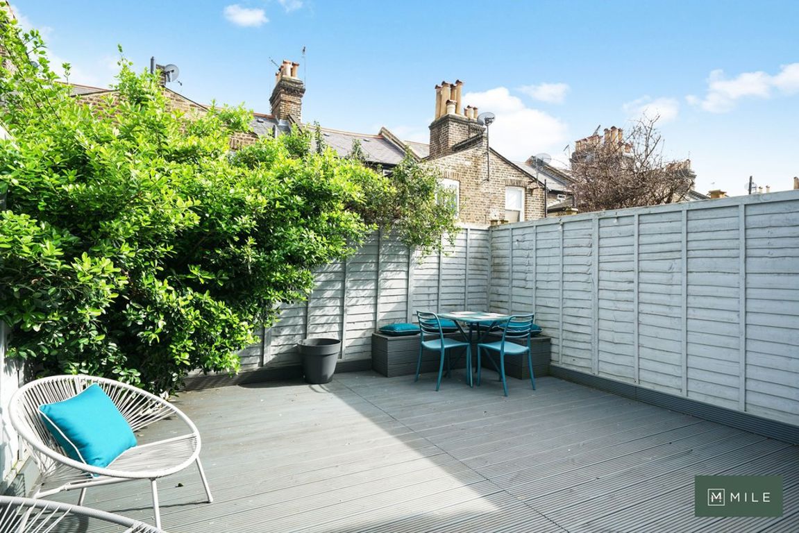 1 bed property in Fifth Avenue, London