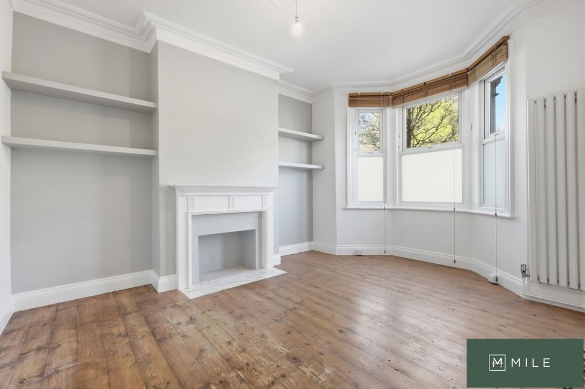 2 bed property in Hillside, London