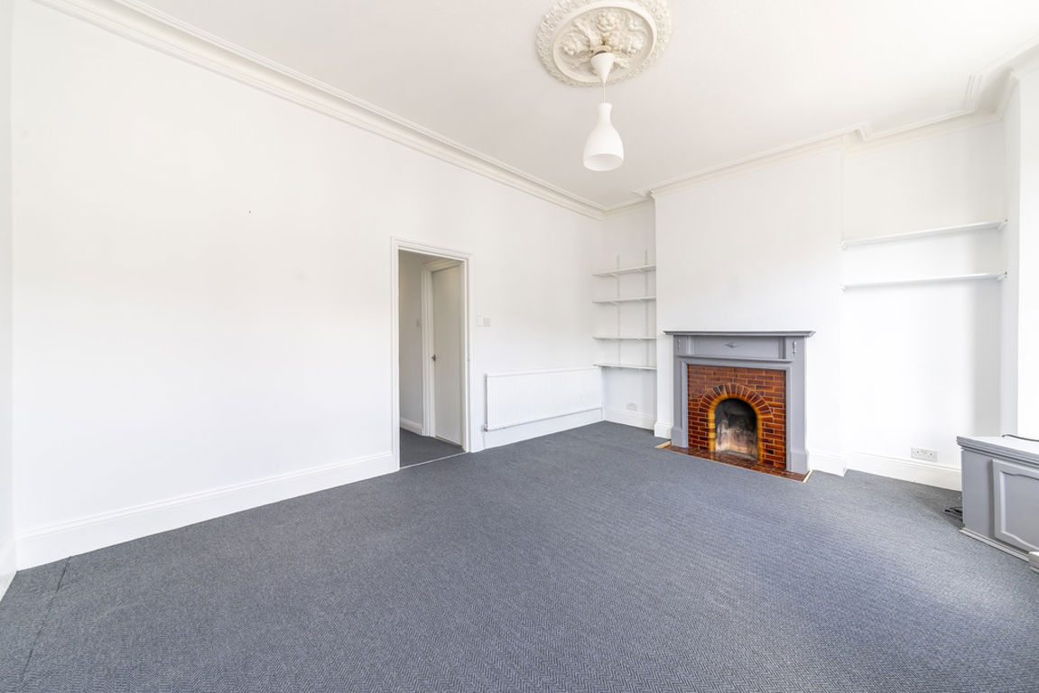 1 bed property in Portnall Road, London